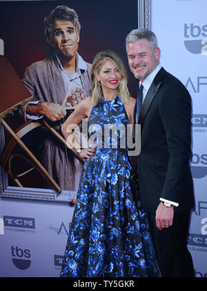 Schauspieler Eric Dane und seine Frau, die Schauspielerin Rebecca Gayheart 43 American Film Institute Life Achievement Award Hommage an Steve Martin auf der Dolby Theatre in Hollywood" in Los Angeles am 4. Juni 2015 teil. Der Tribut feierte Martin's vielfältige Karriere von mehr als 40 Jahren in Film, TV, Theater, Bücher und Musik. Foto von Jim Ruymen/UPI Stockfoto