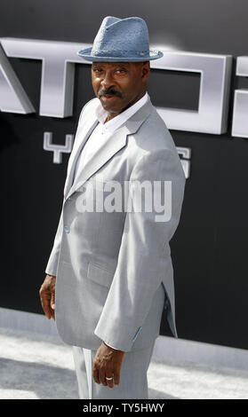 Warf Mitglied Courtney B. Vance besucht die Premiere des Motion Picture sci-fi Thriller 'Terminator' am Genisys Dolby Theatre in Hollywood" in Los Angeles am 28. Juni 2015. Handlung: Als John Connor, den Anführer der menschlichen Widerstand, sendet der Sgt. Kyle Reese, der bis 1984 Sarah Connor zu schützen und die Zukunft zu sichern, eine unerwartete Wendung der Ereignisse schafft einen zerbrochenen Timeline. Jetzt, Sgt. Reese findet sich in einer neuen und ungewohnten Version der Vergangenheit, wo er mit unwahrscheinlichen Verbündeten, einschließlich der Guardian (Arnold Schwarzenegger), gefährlichen neuen Feinden konfrontiert ist, und eine unerwartete n Stockfoto