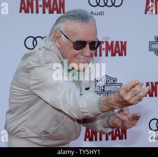 Comic Symbol Stan Lee bei der Premiere der Sci-Fi-Film "ant-man" an der Dolby Theatre in Hollywood" in Los Angeles am 29. Juni 2015. Lee besuchte die Premiere nach einem Notfall Reise in das Krankenhaus einen Tag früher. Die 92-jährige Comic Legende war am Sonntag von seinem Hollywood Hills nach Hause ins Cedars-Sinai Krankenhaus gebracht, entsprechend einem Artikel, der am Montag von TMZ.. Foto von Jim Ruymen/UPI Stockfoto