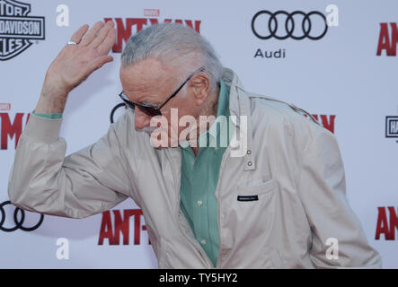 Comic Symbol Stan Lee bei der Premiere der Sci-Fi-Film "ant-man" an der Dolby Theatre in Hollywood" in Los Angeles am 29. Juni 2015. Lee besuchte die Premiere nach einem Notfall Reise in das Krankenhaus einen Tag früher. Die 92-jährige Comic Legende war am Sonntag von seinem Hollywood Hills nach Hause ins Cedars-Sinai Krankenhaus gebracht, entsprechend einem Artikel, der am Montag von TMZ.. Foto von Jim Ruymen/UPI Stockfoto