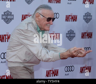 Comic Symbol Stan Lee bei der Premiere der Sci-Fi-Film "ant-man" an der Dolby Theatre in Hollywood" in Los Angeles am 29. Juni 2015. Lee besuchte die Premiere nach einem Notfall Reise in das Krankenhaus einen Tag früher. Die 92-jährige Comic Legende war am Sonntag von seinem Hollywood Hills nach Hause ins Cedars-Sinai Krankenhaus gebracht, entsprechend einem Artikel, der am Montag von TMZ.. Foto von Jim Ruymen/UPI Stockfoto