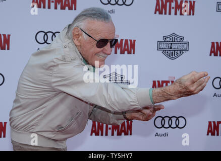 Comic Symbol Stan Lee bei der Premiere der Sci-Fi-Film "ant-man" an der Dolby Theatre in Hollywood" in Los Angeles am 29. Juni 2015. Lee besuchte die Premiere nach einem Notfall Reise in das Krankenhaus einen Tag früher. Die 92-jährige Comic Legende war am Sonntag von seinem Hollywood Hills nach Hause ins Cedars-Sinai Krankenhaus gebracht, entsprechend einem Artikel, der am Montag von TMZ.. Foto von Jim Ruymen/UPI Stockfoto