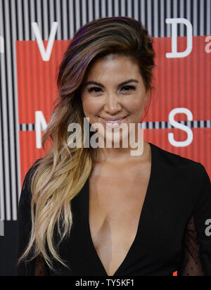 Schauspielerin Liz Hernandez kommt auf dem roten Teppich für die 32. jährlichen MTV Video Music Awards bei Microsoft Theater in Los Angeles am 30. August 2015. Foto von Jim Ruymen/UPI Stockfoto