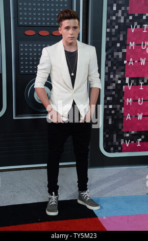 Brooklyn Beckham kommt auf dem roten Teppich für die 32. jährlichen MTV Video Music Awards bei Microsoft Theater in Los Angeles am 30. August 2015. Foto von Jim Ruymen/UPI Stockfoto