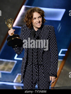 Autor/Regisseur Jill Soloway nimmt die Auszeichnung für herausragende Regie in einer Comedy Serie für 'Transparent' auf der Bühne während der 67Th Primetime Emmy Awards in der Microsoft Theater in Los Angeles am 20. September 2015. Foto von Ken Matsui/UPI. Stockfoto