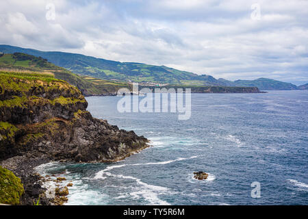 Bucht an der Stadt von Maia auf Sao Miguel, Azoren Archipel, Portugal Stockfoto