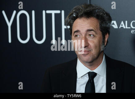 Regisseur und Drehbuchautor Paolo Sorrentino besucht die Premiere des Motion picture Drama "Jugend" an der Directors Guild Theater in Los Angeles am 17. November 2015. Storyline: Fred (Michael Caine), ein pensionierter Komponist und Dirigent, Ferien in einer Schweizer Spa mit seinem langjährigen Freund Mick (Harvey Keitel). Als Mick Handwerk was kann seine endgültige Drehbuch, Fred ist die Möglichkeit gegeben, für die Königin. Foto von Jim Ruymen/UPI Stockfoto