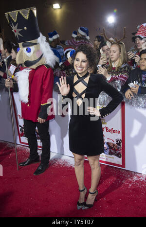 Warf Mitglied Ilana Glazer besucht die Premiere des Films "Die Nacht davor' im Ace Hotel in Los Angeles am 18. November 2015 statt. Foto von Phil McCarten/UPI Stockfoto