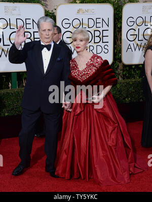 Musiker Brian Wilson, Links, und Frau Melinda Ledbetter der 73. jährlichen Golden Globe Awards teilnehmen im Beverly Hilton Hotel in Beverly Hills, Kalifornien am 10. Januar 2016. Foto von Jim Ruymen/UPI Stockfoto