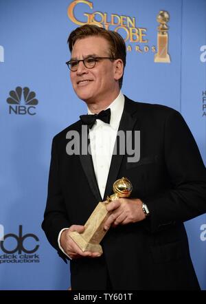 Autor/Produzent Aaron Sorkin, Gewinner des Award für das beste Drehbuch - Motion Picture für die teve Jobs' backstage bei der 73. jährlichen Golden Globe Awards im Beverly Hilton Hotel in Beverly Hills, California's erscheint am 10. Januar 2016. Foto von Jim Ruymen/UPI Stockfoto