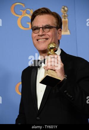 Autor/Produzent Aaron Sorkin, Gewinner des Award für das beste Drehbuch - Motion Picture für die teve Jobs' backstage bei der 73. jährlichen Golden Globe Awards im Beverly Hilton Hotel in Beverly Hills, California's erscheint am 10. Januar 2016. Foto von Jim Ruymen/UPI Stockfoto