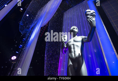 Eine SAG Awards Statue wird als Vorbereitung für die 22. jährliche Screen Actors Guild Awards in Los Angeles am 29. Januar 2016. Die Auszeichnungen werden am 30. Januar vorgelegt werden. Foto von Phil McCarten/UPI Stockfoto