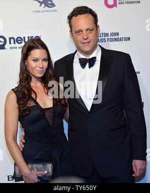 Vince Vaughn und seine Frau Kyla Weber kommen an der Elton John AIDS Foundation 24. jährlichen Academy Awards anzeigen Party in der City West Hollywood Park in West Hollywood, Kalifornien, am 28. Februar 2016. Foto von Christine Kauen/UPI Stockfoto