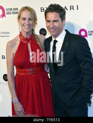 Eric McCormack und seine Frau Janet Holden kommen an der Elton John AIDS Foundation 24. jährlichen Academy Awards anzeigen Party in der City West Hollywood Park in West Hollywood, Kalifornien, am 28. Februar 2016. Foto von Christine Kauen/UPI Stockfoto