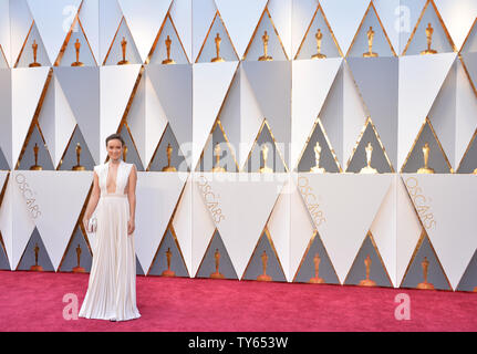 Olivia Wilde kommt auf den roten Teppich für den 88th Academy Awards in Hollywood und Highland Center im Hollywood Abschnitt von Los Angeles, am 28. Februar 2016. Foto von Kevin Dietsch/UPI Stockfoto