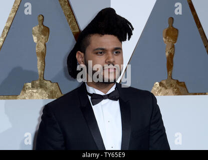 Sänger das Weeknd kommt auf den roten Teppich für den 88th Academy Awards, in der Hollywood und Highland Center im Hollywood Abschnitt von Los Angeles, am 28. Februar 2016. Foto von Jim Ruymen/UPI Stockfoto