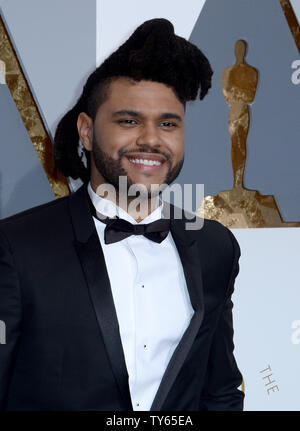 Sänger das Weeknd kommt auf den roten Teppich für den 88th Academy Awards, in der Hollywood und Highland Center im Hollywood Abschnitt von Los Angeles, am 28. Februar 2016. Foto von Jim Ruymen/UPI Stockfoto