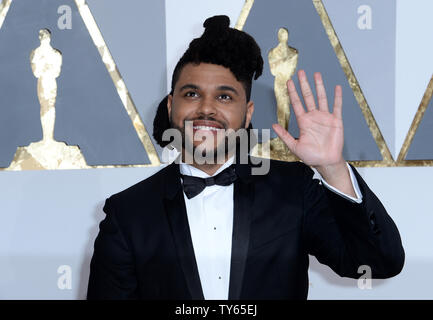 Sänger das Weeknd kommt auf den roten Teppich für den 88th Academy Awards, in der Hollywood und Highland Center im Hollywood Abschnitt von Los Angeles, am 28. Februar 2016. Foto von Jim Ruymen/UPI Stockfoto