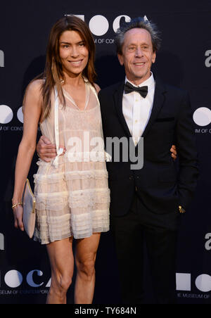 Produzent Brian Grazer und seine Frau Veronica Smiley nehmen an der 37. jährlichen MOCA-Gala im Geffen Contemporary at MOCA in Los Angeles am 14. Mai 2016. Foto von Jim Ruymen/UPI Stockfoto