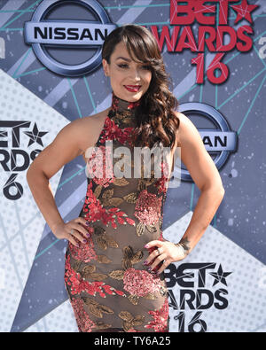 Tänzerin Mayte Garcia besucht die 16. jährliche BET Awards bei Microsoft Theater in Los Angeles am 26. Juni 2016. Foto von Phil McCarten/UPI Stockfoto