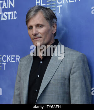 Warf Mitglied Viggo Mortensen besucht die Premiere des Motion picture Drama 'Captain Fantastic " Harmony Gold Theater in Hollywood" in Los Angeles am 26. Juni 2016. Handlung: In den Wäldern des Pazifischen Nordwesten, ein Vater für seine sechs Kinder mit einem rigorosen körperlichen und geistigen Bildung gewidmet ist gezwungen, sein Paradies zu verlassen und die Welt betreten, schwieriges seine Vorstellung davon, was es bedeutet, ein Elternteil zu sein. Foto von Jim Ruymen/UPI Stockfoto