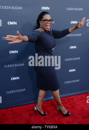 Hersteller Oprah Winfrey besucht die Premiere des eigenen TV-Drama Serie "Königin Zucker" bei Warner Bros Studios in Burbank, Kalifornien am 29. August 2016. Story: Die Serie Chronik der lebt und liebt von drei entfremdeten Geschwistern in Louisiana. Foto von Jim Ruymen/UPI Stockfoto