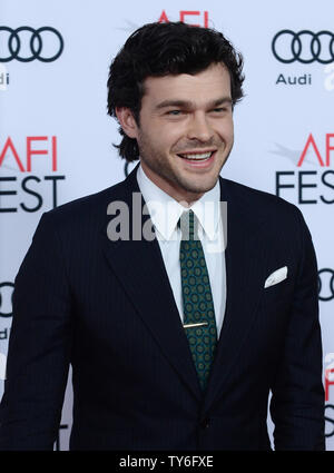 Warf Mitglied Alden Ehrenreich besucht die Premiere von Regeln die Motion Picture dramatische Komödie 'Nicht anwenden bei TCL Chinese Theatre in Hollywood" in Los Angeles am 10. November 2016. Handlung: Eine unkonventionelle Liebesgeschichte von einer angehenden Schauspielerin, ihr bestimmt, und der exzentrische Milliardär, für wen sie arbeiten. Foto von Jim Ruymen/UPI Stockfoto