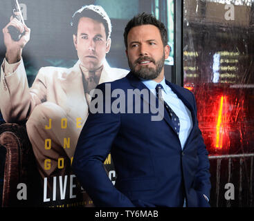 Schauspieler, Regisseur und Drehbuchautor Ben Affleck besucht die Premiere des Motion picture Kriminalität Drama 'Live bei Nacht' an der TCL Chinese Theatre in Hollywood" in Los Angeles am 9. Januar 2017. Story: Eine Geschichte, in der das Verbot Ära eingestellt und zentriert um eine Gruppe von Personen und deren Umgang in der Welt der organisierten Kriminalität. Foto von Jim Ruymen/UPI Stockfoto