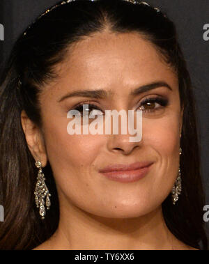 Salma Hayek erscheint hinter der Bühne während der 89. jährlichen Academy Awards an der Lowes Hotel Hollywood in Hollywood" in Los Angeles am 26. Februar 2017. Foto von Jim Ruymen/UPI Stockfoto