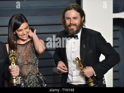 Bester Schauspieler Oscar Gewinner Casey Affleck und Floriana Lima an der Vanity Fair Oscar Party im Wallis Annenberg Center für Darstellende Künste in Beverly Hills, Kalifornien am 26. Februar 2017. Foto von Christine Kauen/UPI Stockfoto