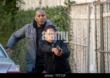 Erscheinungsdatum: Oktober 25, 2019 TITEL: Schwarz und Blau STUDIO: Screen Gems Regie: Deon Taylor PLOT: "schwarzen und blauen" ist ein Action Thriller über ein rookie Cop (Naomie Harris), die versehentlich den Mord an einem jungen Drogendealer auf ihrem Körper cam erfasst. In den Hauptrollen: Tyrese Gibson als Milo 'Maus' Jackson, Naomie Harris als Alicia West. (Bild: © Screen Gems/Entertainment Bilder) Stockfoto