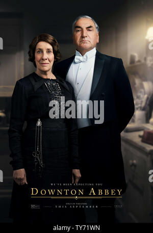 Erscheinungsdatum: September 20, 2019 Title: Downton Abbey STUDIO: Focus Features Regie: Michael Engler PLOT: Aus der Hit-TV-Serie Downton Abtei angepasst, erzählt die Geschichte der Familie von Crawley, ein wohlhabender Besitzer eines großen Immobilien in der englischen Landschaft im frühen 20. Jahrhundert. In den Hauptrollen: PHYLLIS LOGAN wie Frau, Hughes, Jim Carter als Charles Carson. (Bild: © Focus Features/Entertainment Bilder) Stockfoto