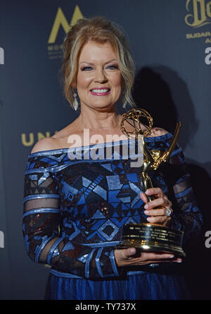 Mary Hart erhält den Lifetime Achievement Award auf der 44. jährlichen Daytime Emmy Awards gehalten am Pasadena Civic Auditorium in Pasadena, Kalifornien am 30. April 2017. Foto von Christine Kauen/UPI Stockfoto