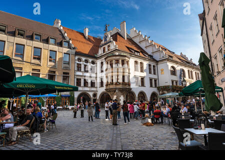 Hofbräuhaus am Platzl, alten Bierhalle in der Innenstadt von München, im Jahre 1589 durch den bayerischen Herzog Maximilian I., Deutschland, Europa gebaut Stockfoto