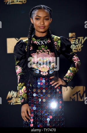 Schauspielerin Yara Shahidi nimmt an den MTV Film & TV Awards im Shrine Auditorium in Los Angeles am 7. Mai 2017. Es wird die 26. Ausgabe des Awards, die zum ersten Mal anwesenden Ehren für die Arbeit in Fernsehen und Kino. Foto von Christine Kauen/UPI Stockfoto