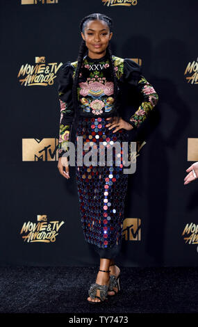 Schauspielerin Yara Shahidi nimmt an den MTV Film & TV Awards im Shrine Auditorium in Los Angeles am 7. Mai 2017. Es wird die 26. Ausgabe des Awards, die zum ersten Mal anwesenden Ehren für die Arbeit in Fernsehen und Kino. Foto von Christine Kauen/UPI Stockfoto