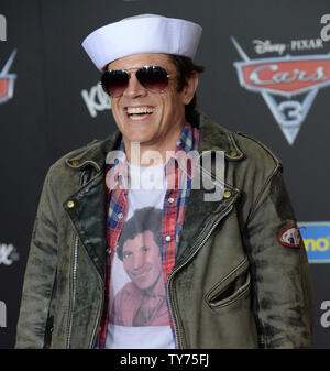 Schauspieler Johnny Knoxville besucht die Premiere der Komödie "Cars 3" im Anaheim Convention Center in Anaheim, Kalifornien, am 10. Juni 2017. Storyline: Lightning McQueen setzt, um eine neue Generation von Racers zu beweisen, dass er immer noch die besten Autos der Welt. Foto von Jim Ruymen/UPI Stockfoto