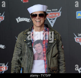 Schauspieler Johnny Knoxville besucht die Premiere der Komödie "Cars 3" im Anaheim Convention Center in Anaheim, Kalifornien, am 10. Juni 2017. Storyline: Lightning McQueen setzt, um eine neue Generation von Racers zu beweisen, dass er immer noch die besten Autos der Welt. Foto von Jim Ruymen/UPI Stockfoto