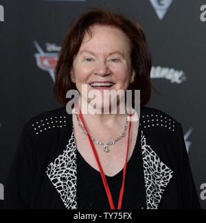 Schauspielerin Edie McClurg besucht die Premiere der Komödie "Cars 3" im Anaheim Convention Center in Anaheim, Kalifornien, am 10. Juni 2017. Storyline: Lightning McQueen setzt, um eine neue Generation von Racers zu beweisen, dass er immer noch die besten Autos der Welt. Foto von Jim Ruymen/UPI Stockfoto