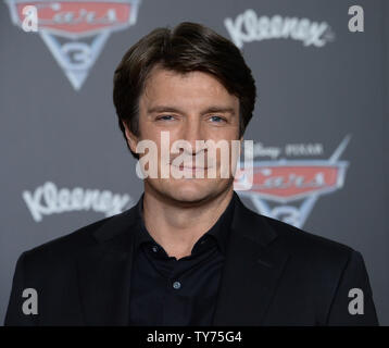 Warf Mitglied Nathan Fillion, die Stimme von Sterling in den animierten Film Komödie "Cars 3" die Premiere des Films im Anaheim Convention Center in Anaheim, Kalifornien, am 10. Juni 2017 besucht. Storyline: Lightning McQueen setzt, um eine neue Generation von Racers zu beweisen, dass er immer noch die besten Autos der Welt. Foto von Jim Ruymen/UPI Stockfoto