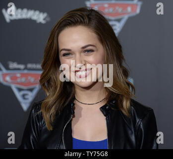 Schauspielerin Alyssa Jirrels besucht die Premiere der Komödie "Cars 3" im Anaheim Convention Center in Anaheim, Kalifornien, am 10. Juni 2017. Storyline: Lightning McQueen setzt, um eine neue Generation von Racers zu beweisen, dass er immer noch die besten Autos der Welt. Foto von Jim Ruymen/UPI Stockfoto