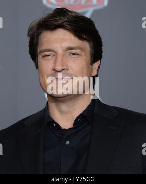 Warf Mitglied Nathan Fillion, die Stimme von Sterling in den animierten Film Komödie "Cars 3" die Premiere des Films im Anaheim Convention Center in Anaheim, Kalifornien, am 10. Juni 2017 besucht. Storyline: Lightning McQueen setzt, um eine neue Generation von Racers zu beweisen, dass er immer noch die besten Autos der Welt. Foto von Jim Ruymen/UPI Stockfoto