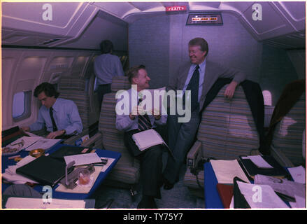Jimmy Carter, Zbigniew Brzezinski an Bord der Air Force One Stockfoto