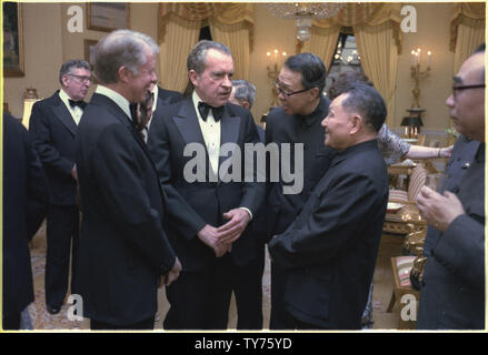 Jimmy Carter, Richard Nixon und Deng Xiaoping während des Abendessen für die Vice Premier von China. Stockfoto