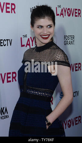 Warf Mitglied Alexandra Daddario besucht die Premiere der Komödie "Der Layover' am ArcLight Hollywood Kino Dome im Abschnitt von Los Angeles am 23 August, 2017. Handlung: Zwei Freunde gehen auf eine Reise zusammen. Foto von Jim Ruymen/UPI Stockfoto