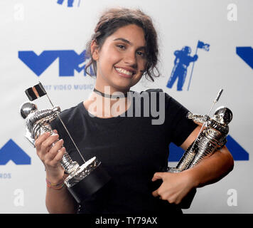 Alessia Cara, der Gewinner der besten Tanz für 'Stay' erscheint hinter der Bühne während der 34. jährlichen MTV Video Music Awards im Forum in Inglewood, Kalifornien am 27. August 2017. Foto von Jim Ruymen/UPI Stockfoto