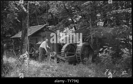 Johnson, Thomas und Erben; zwei Wasserräder und Pumpe zur Stromversorgung für Shop zur Verfügung zu stellen und das Pumpen von Wasser Stockfoto