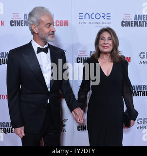 American Cinematheque-Vorsitzender Rick Nicita und Produzentin Paula Wagner kommen für die 31. jährliche American Cinematheque Awards Gala im Beverly Hilton Hotel in Beverly Hills, Kalifornien am 10. November 2017. Schauspielerin Amy Adams wurde als einen außergewöhnlichen Künstler in der Unterhaltung Industrie derzeit leisten sie einen wesentlichen Beitrag zur Kunst des bewegten Bildes geehrt. Foto von Jim Ruymen/UPI Stockfoto