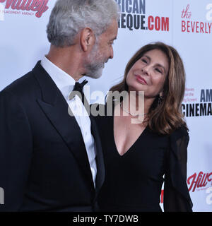 American Cinematheque-Vorsitzender Rick Nicita und Produzentin Paula Wagner kommen für die 31. jährliche American Cinematheque Awards Gala im Beverly Hilton Hotel in Beverly Hills, Kalifornien am 10. November 2017. Schauspielerin Amy Adams wurde als einen außergewöhnlichen Künstler in der Unterhaltung Industrie derzeit leisten sie einen wesentlichen Beitrag zur Kunst des bewegten Bildes geehrt. Foto von Jim Ruymen/UPI Stockfoto