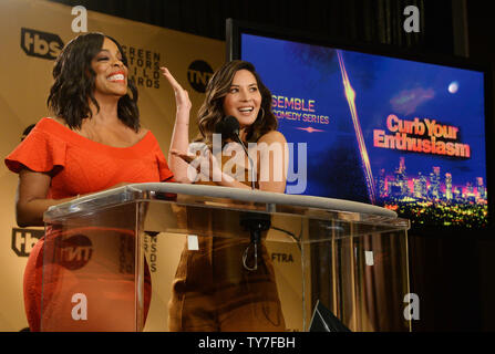 Schauspielerinnen Niecy Nash (L) und Olivia Munn verkünden Nominierungen auf der Bühne für die 24. jährlichen SAG Awards im Pacific Design Center in West Hollywood, Kalifornien am 13. Dezember 2017. Die Gewinner werden bei einer Liveübertragung am Sonntag, den 21. Januar angekündigt werden. Foto von Jim Ruymen/UPI Stockfoto